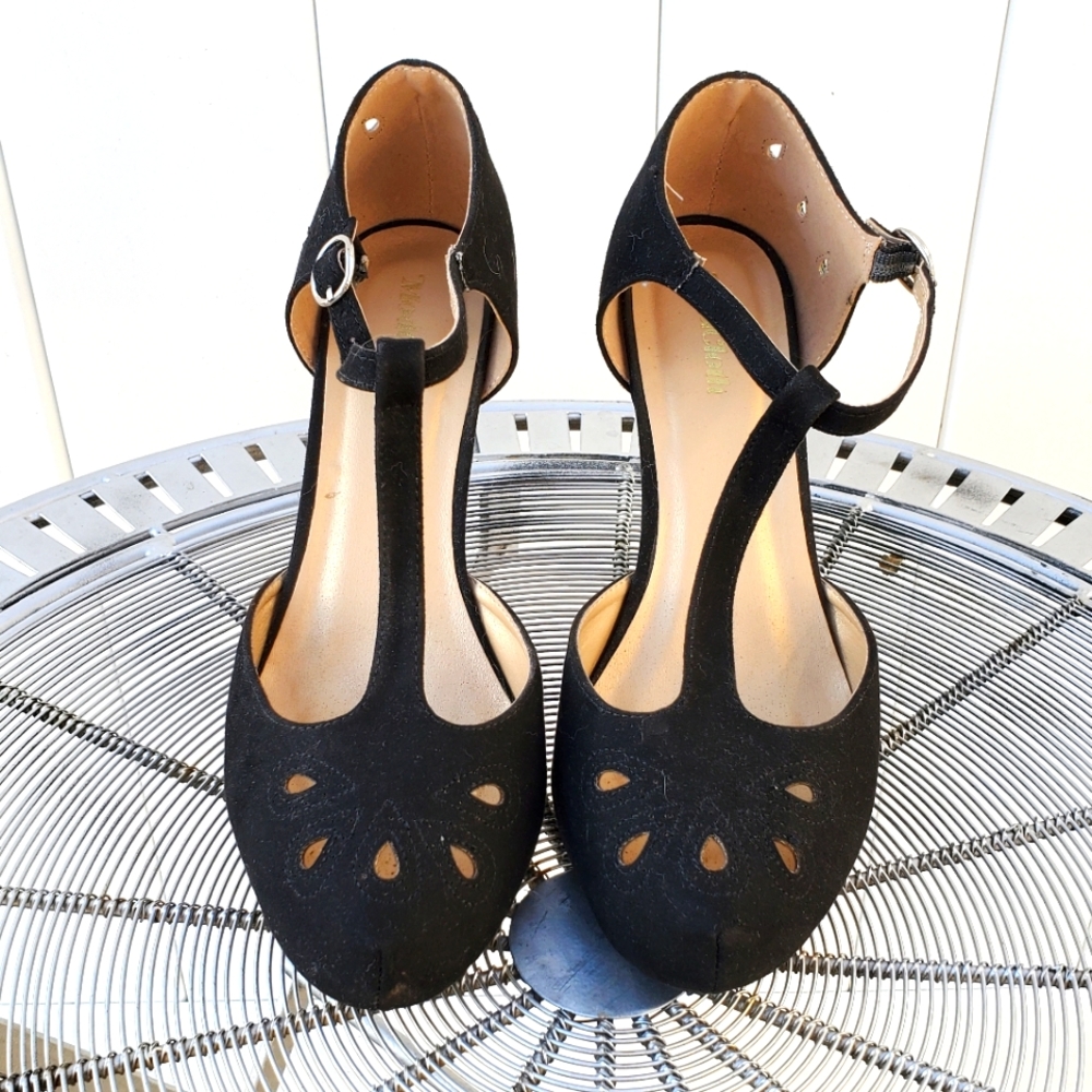 Modcloth black heels